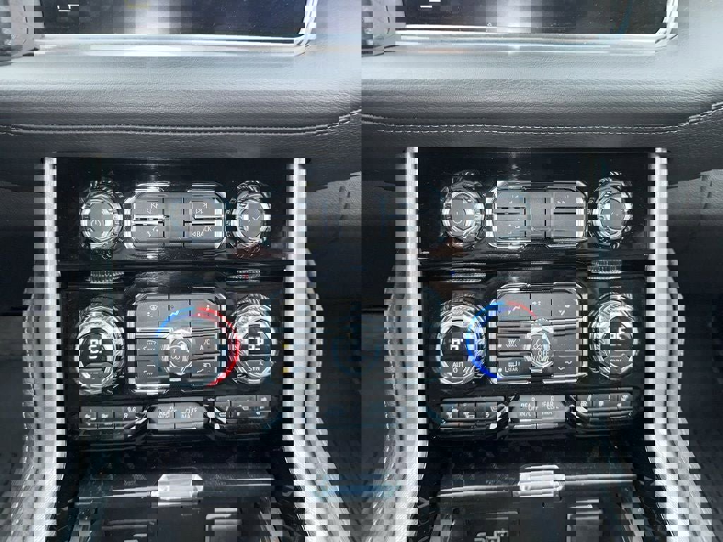 Used 2022 GMC Yukon XL Denali image 25