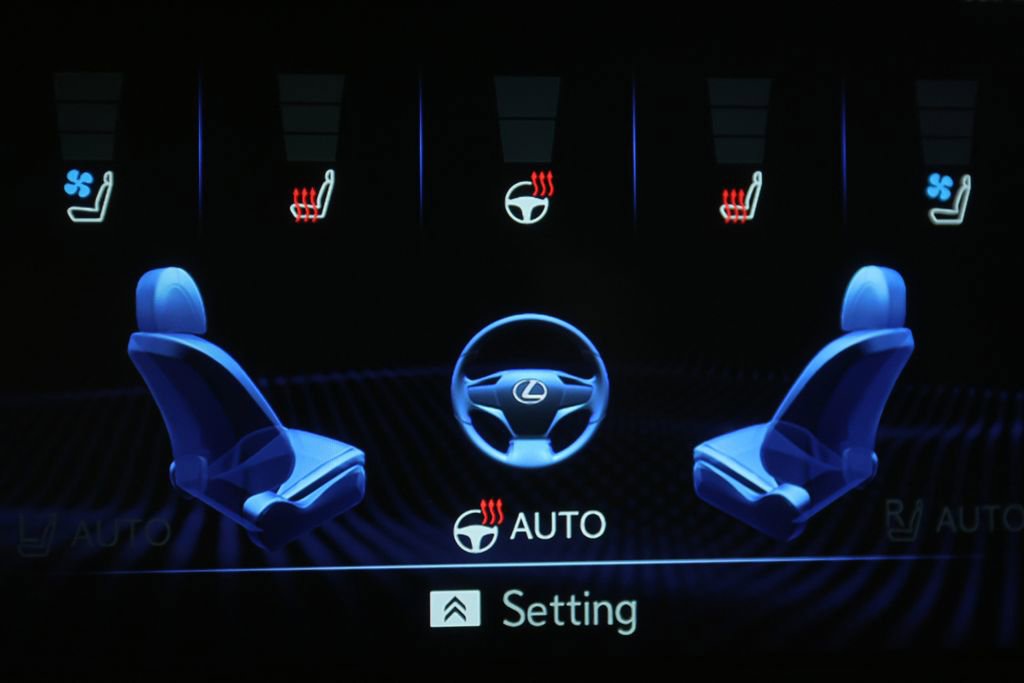 Used 2018 Lexus LS 500 F Sport w/ Performance Package image 32