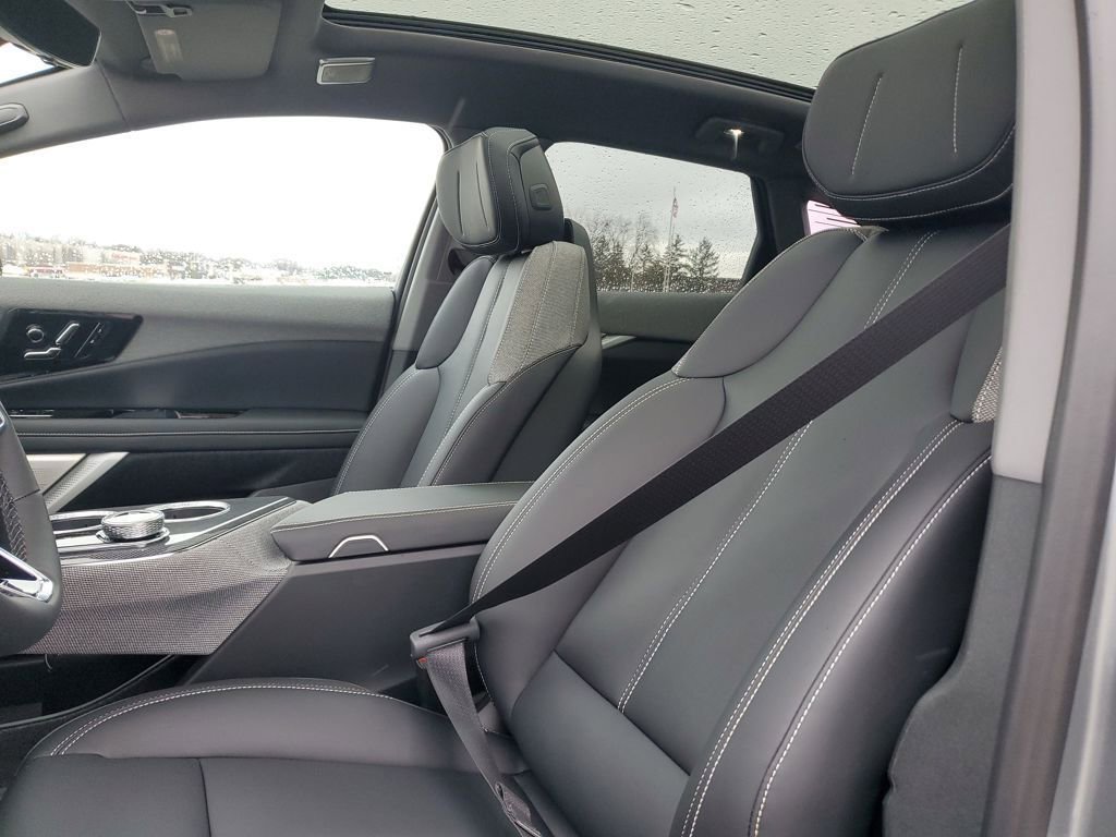 New 2026 Cadillac Optiq Luxury 1 image 20