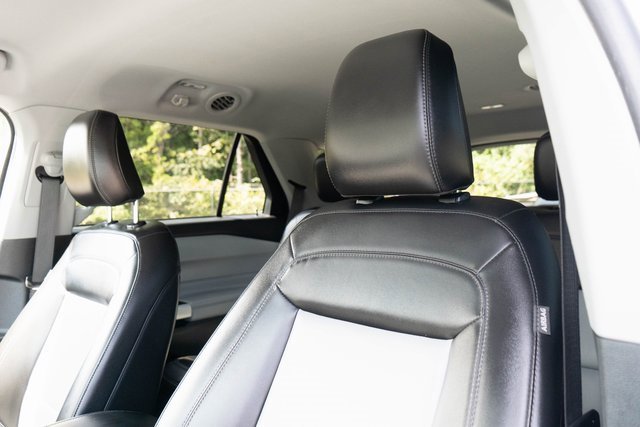 Used 2022 Ford Explorer XLT w/ Equipment Group 202A image 21