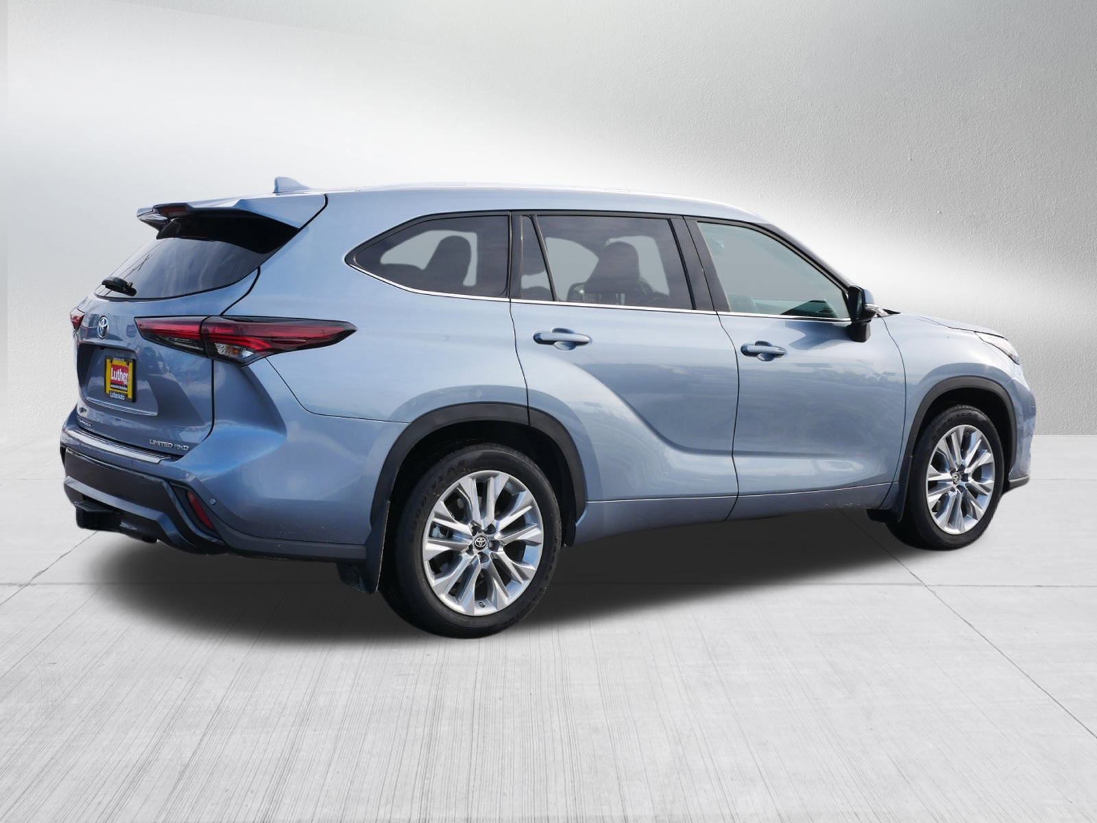 Used 2024 Toyota Highlander Limited image 7