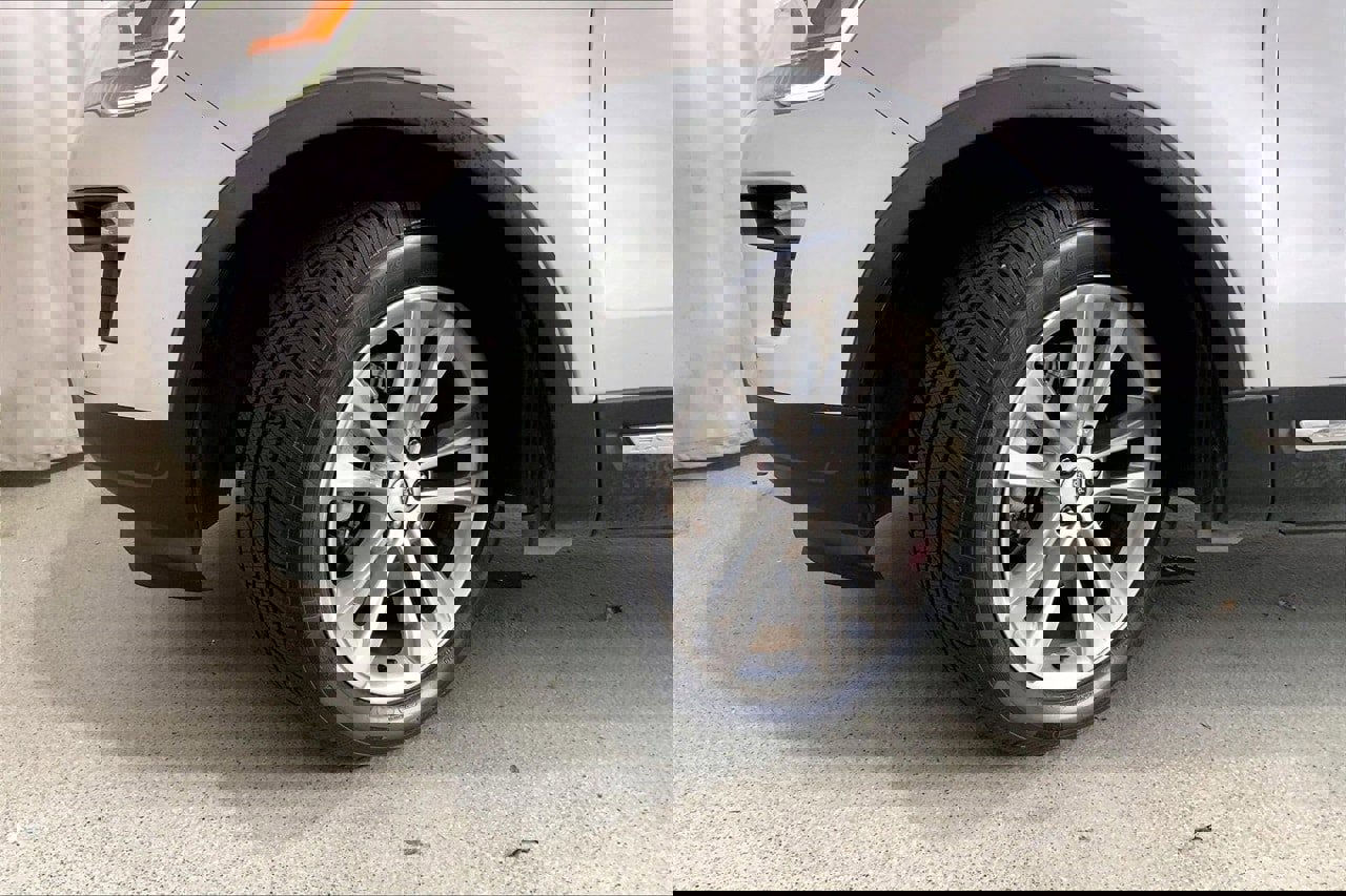 Used 2019 Ford Explorer XLT w/ Equipment Group 202A image 20