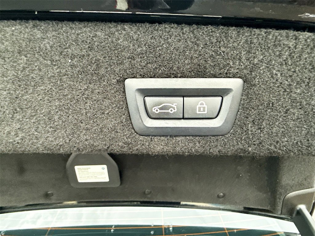 Used 2022 BMW 750i xDrive w/ Executive Package image 31