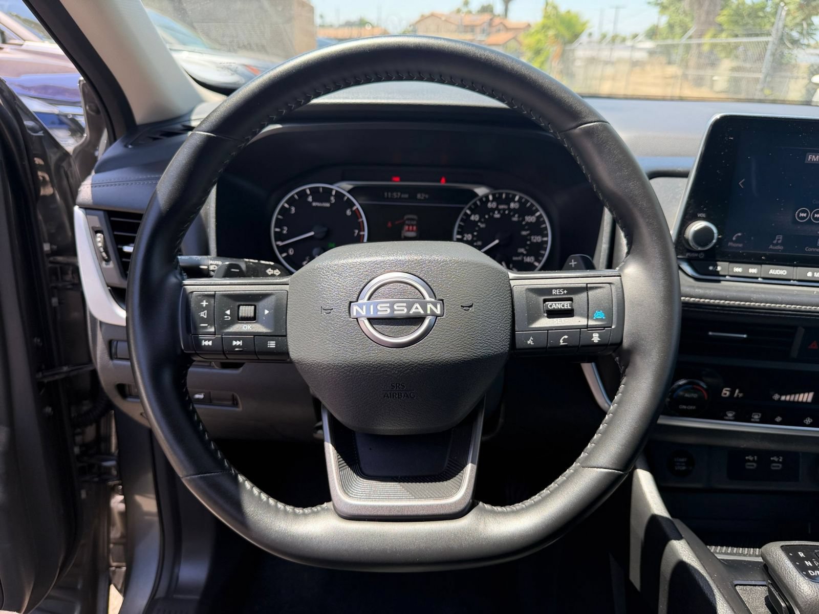 Used 2025 Nissan Rogue SV FWD image 30