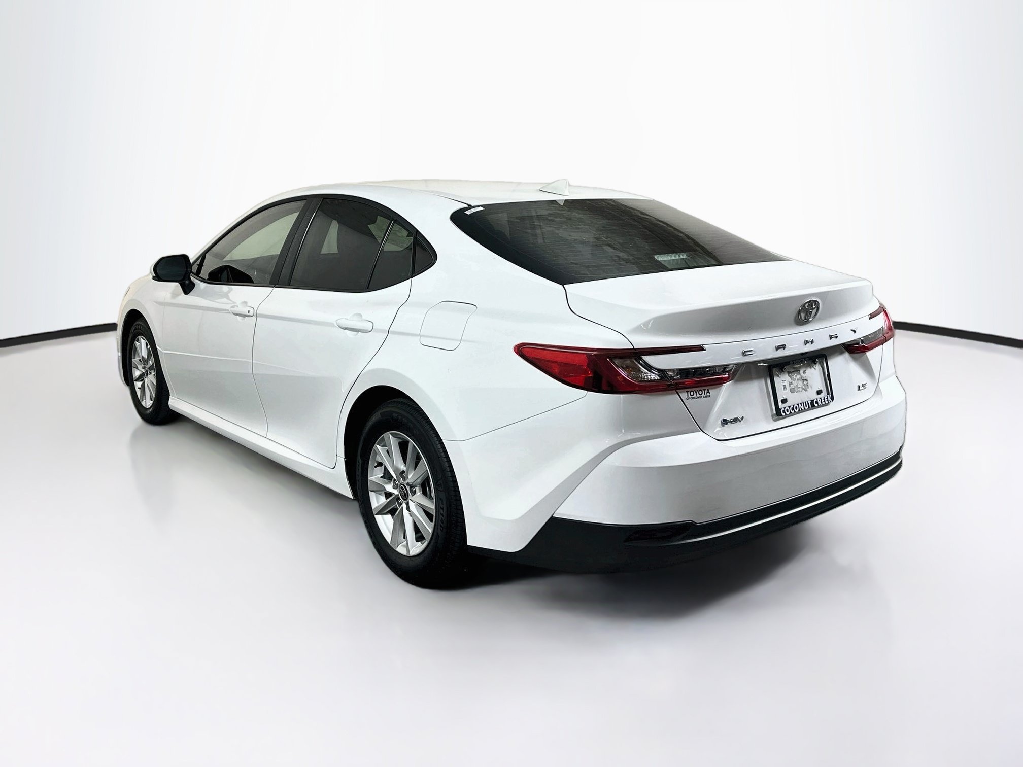 Used 2025 Toyota Camry LE FWD image 5