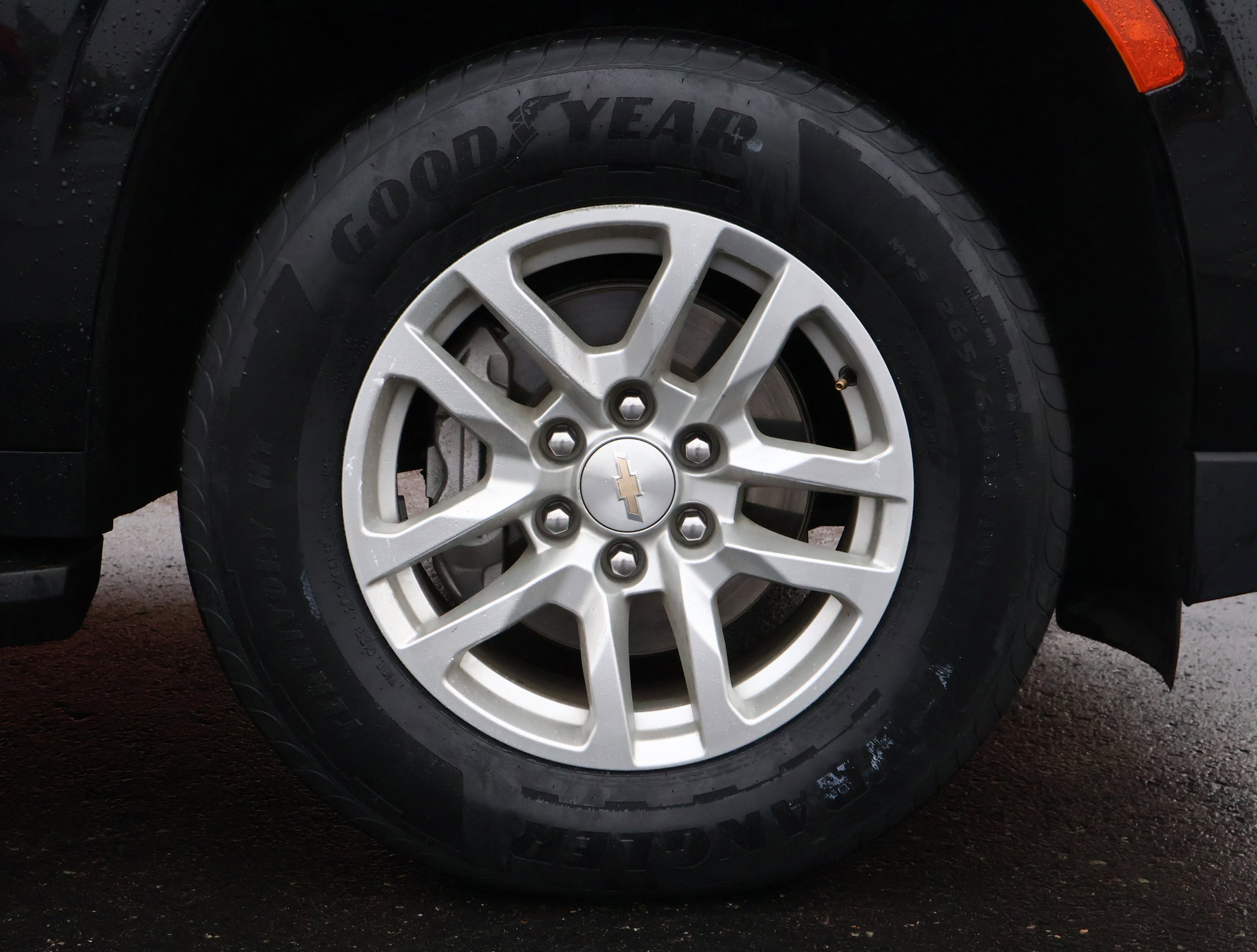 Used 2024 Chevrolet Suburban LT image 21