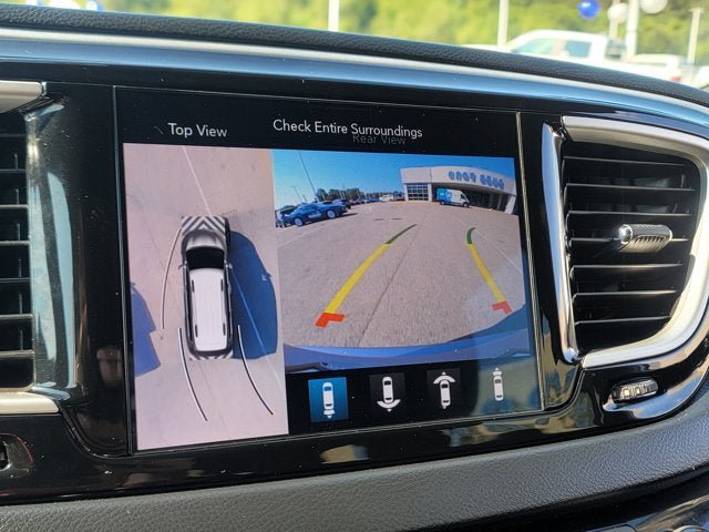 Used 2020 Chrysler Pacifica Touring-L Plus FWD image 31