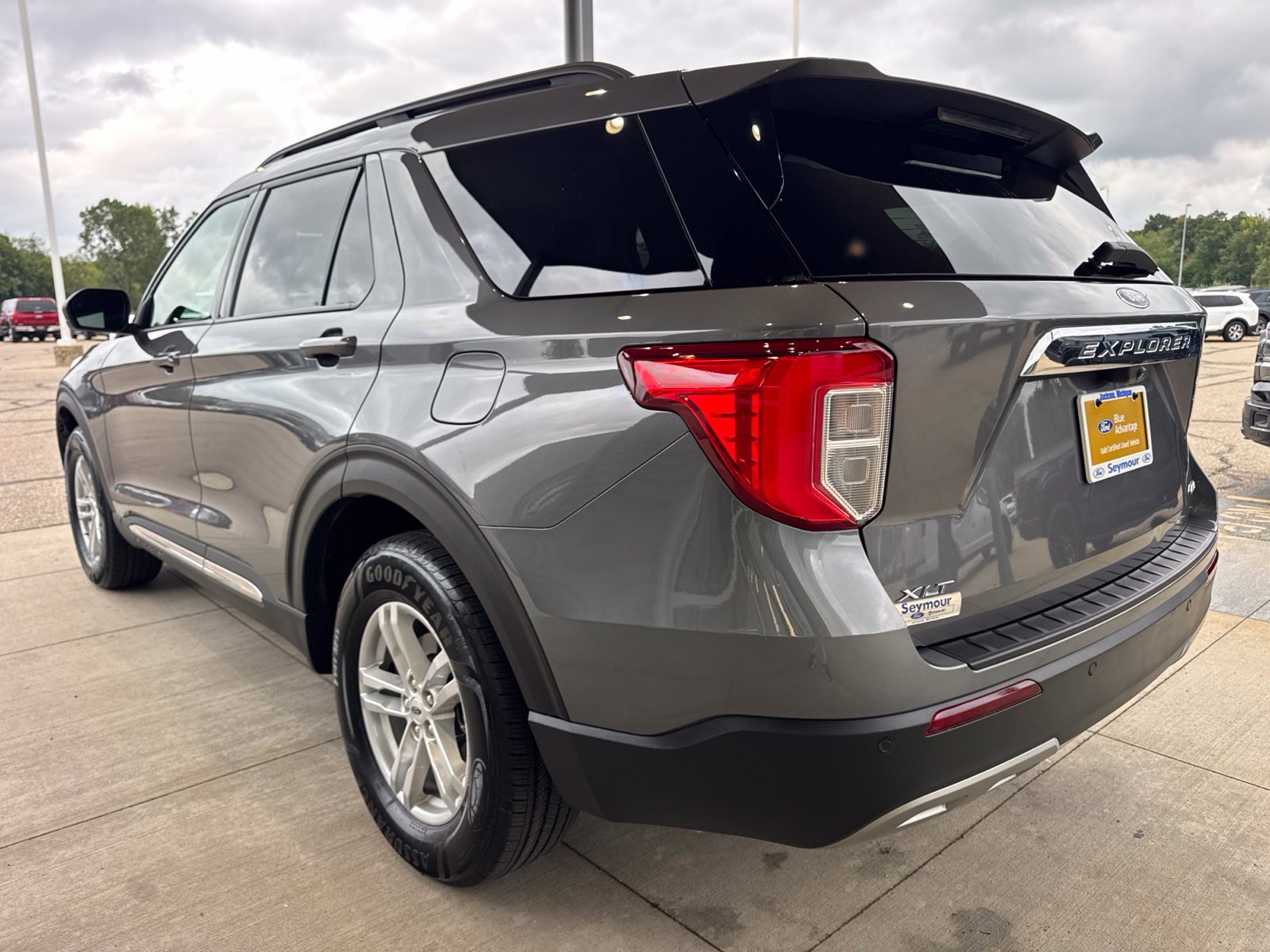 Certified 2023 Ford Explorer XLT w/ Equipment Group 202A AWD/4WD image 5