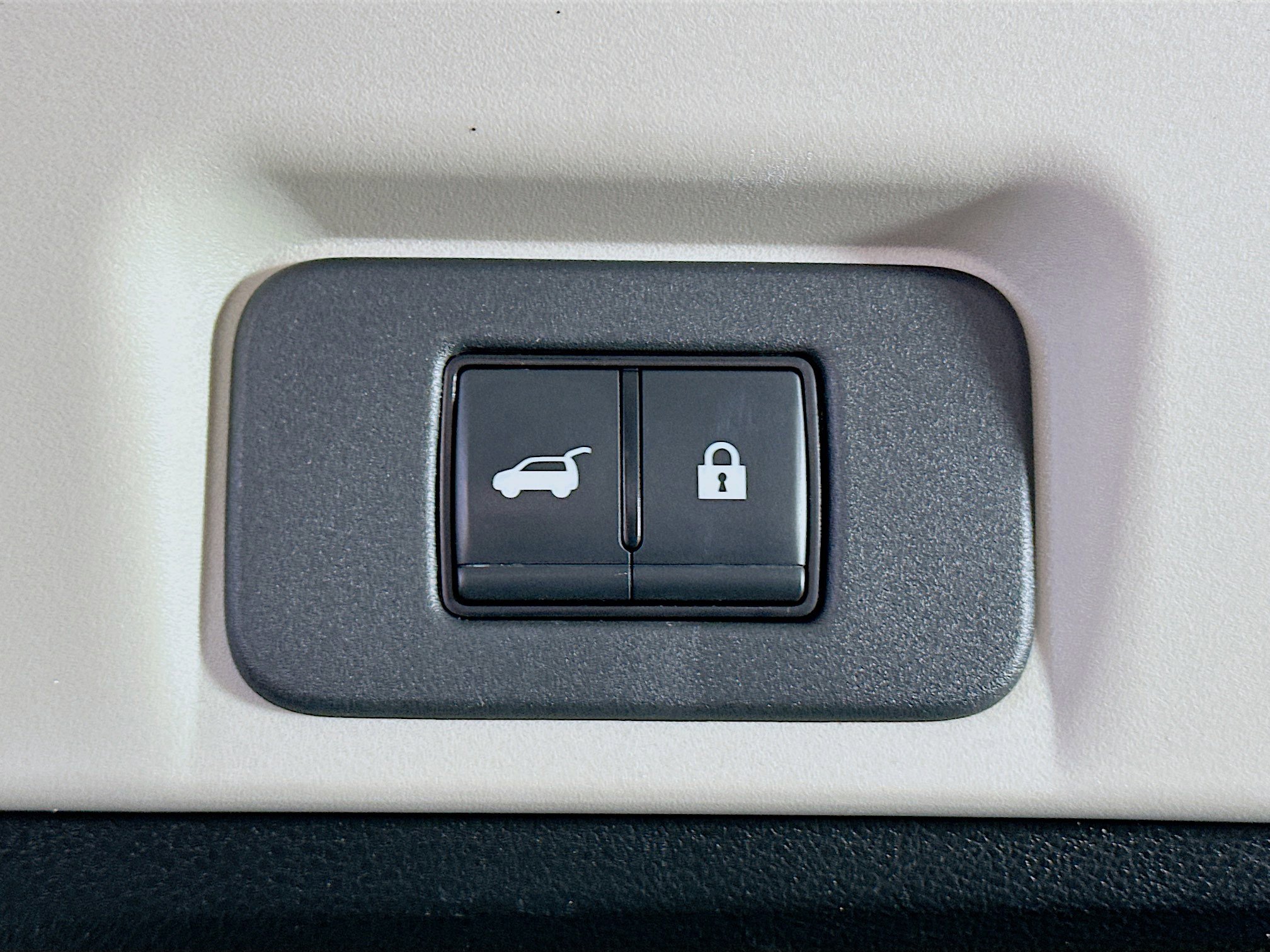 Used 2023 Nissan Ariya FWD image 31