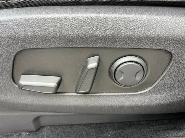 Used 2024 Kia Carnival LX image 20