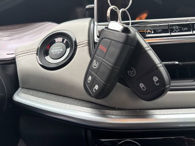 Certified 2025 Jeep Compass Limited w/ Sun & Sound Group image 38