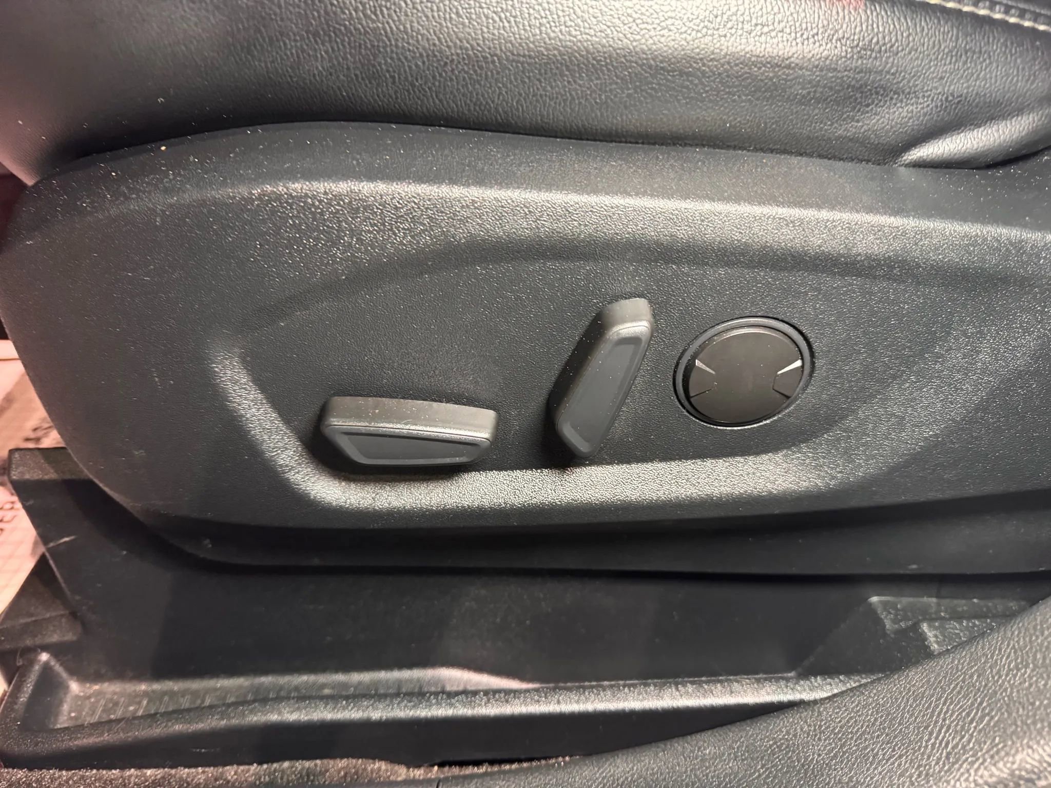 Used 2020 Ford Edge SEL w/ Cold Weather Package image 12