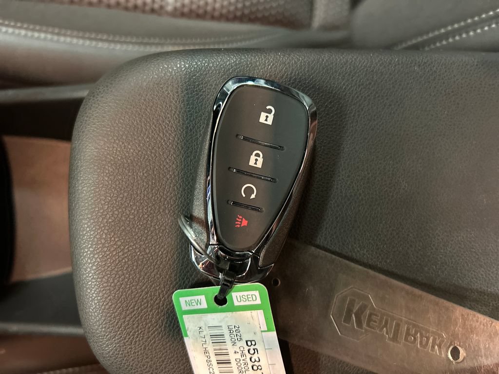 Used 2025 Chevrolet Trax LT FWD image 20
