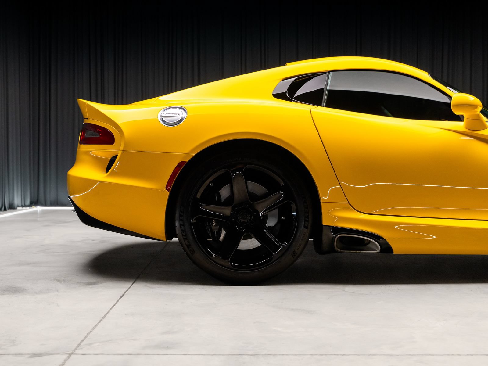 Used 2014 SRT Viper SRT-10 w/ Grand Touring Package RWD image 26