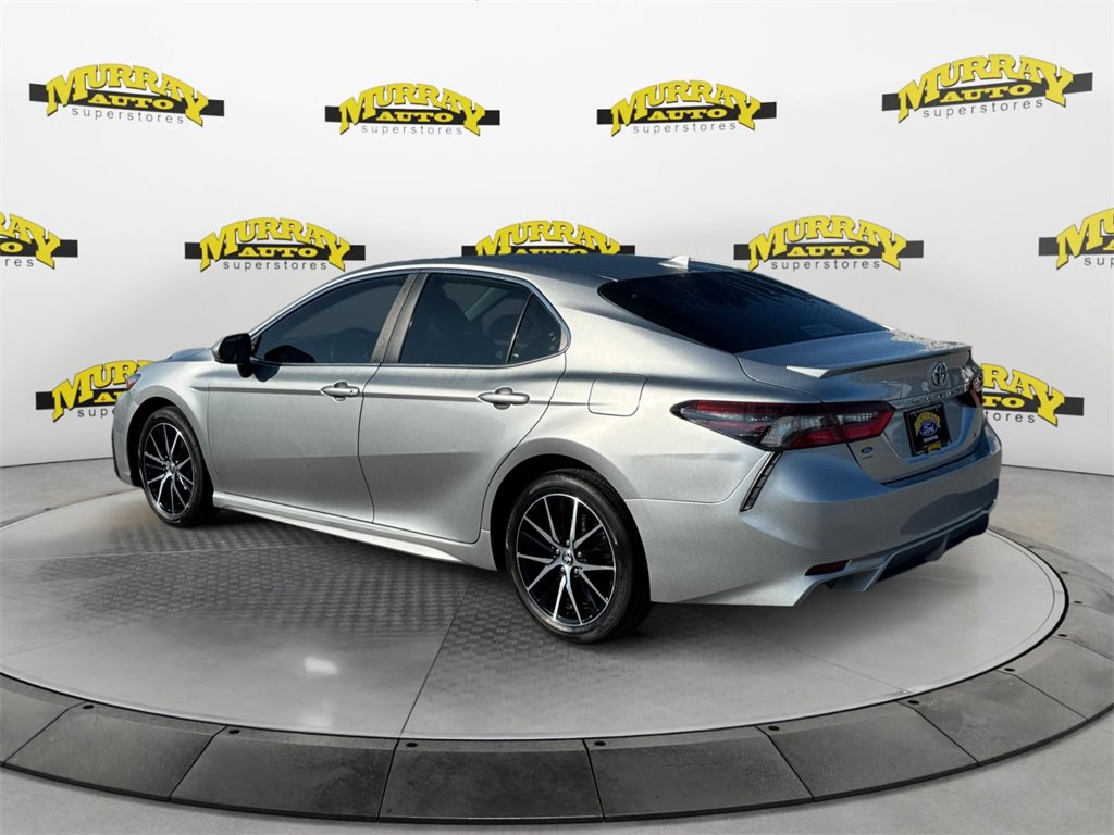 Used 2023 Toyota Camry SE image 3