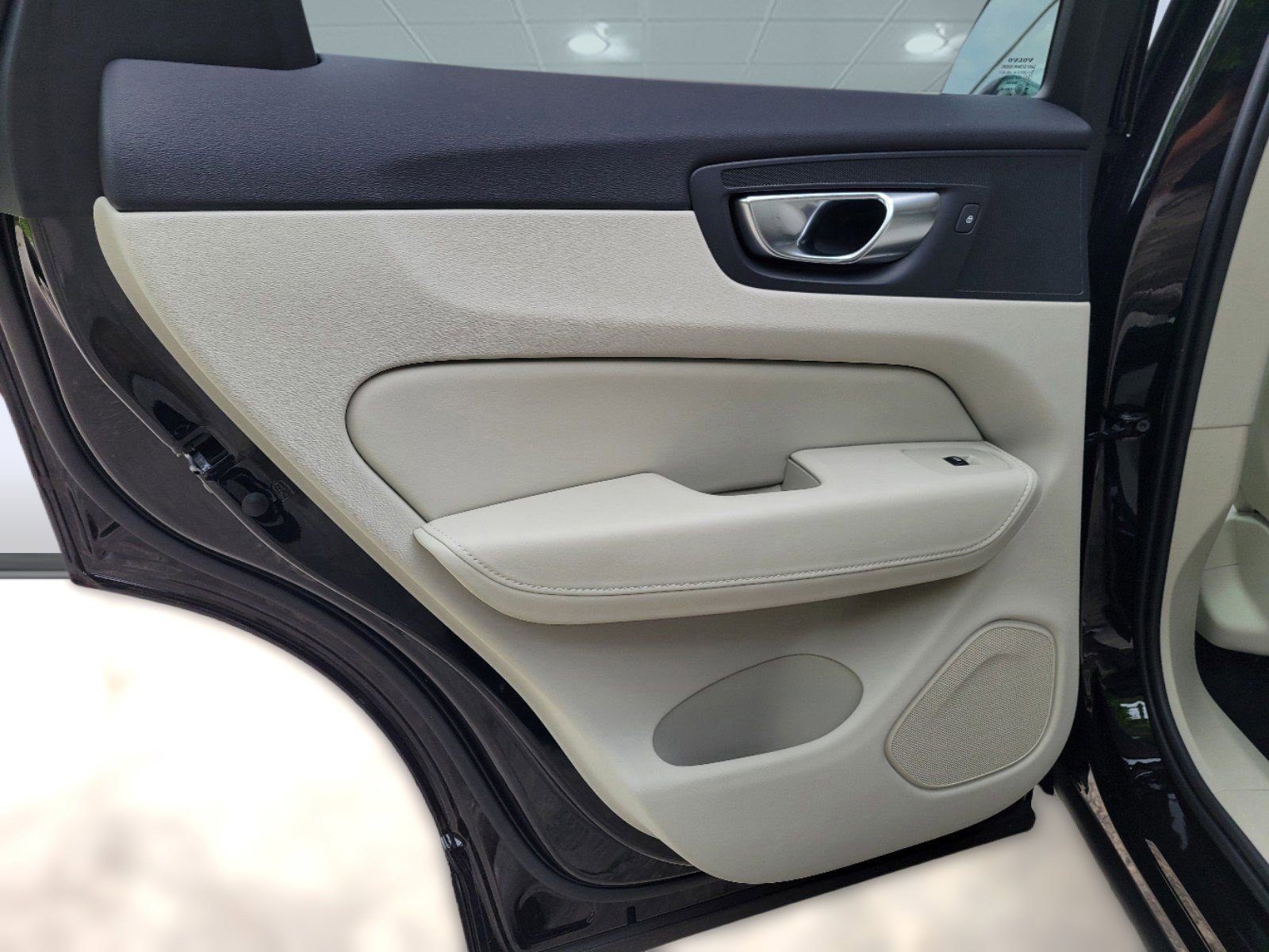 New 2024 Volvo XC60 B5 Ultimate w/ Protection Package Premier AWD/4WD image 37