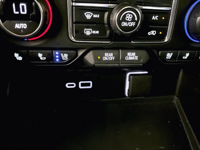 Used 2021 Chevrolet Tahoe Premier AWD/4WD image 32