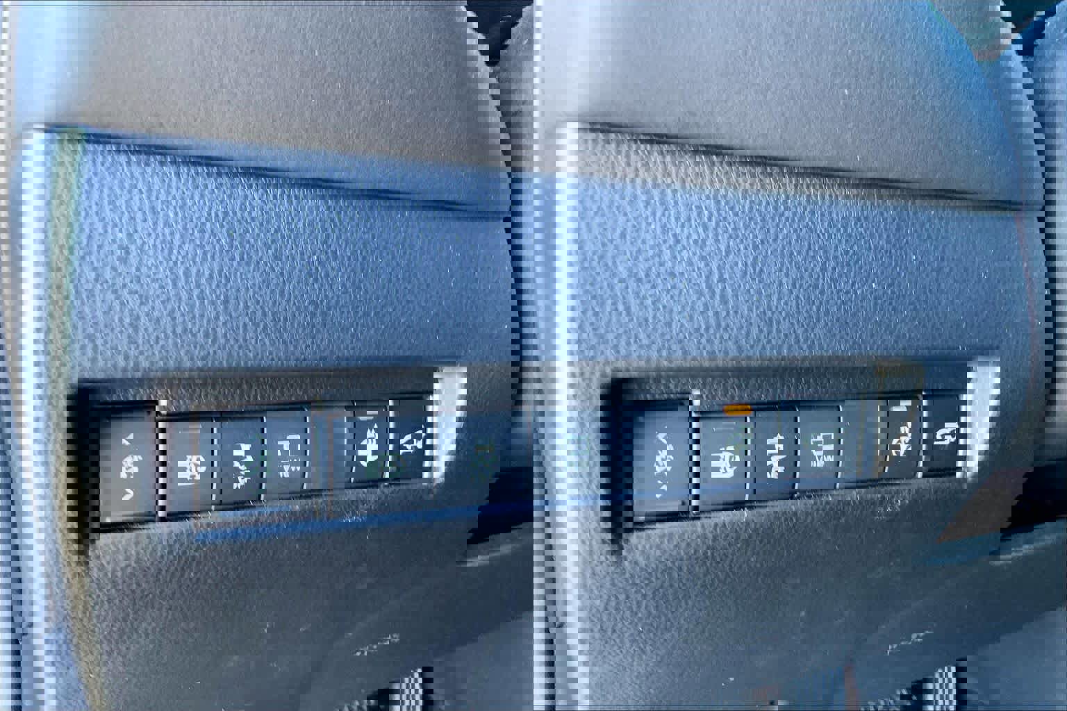 Used 2022 Toyota Venza Limited image 35