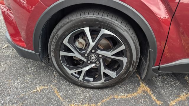 Used 2018 Toyota C-HR XLE FWD image 9