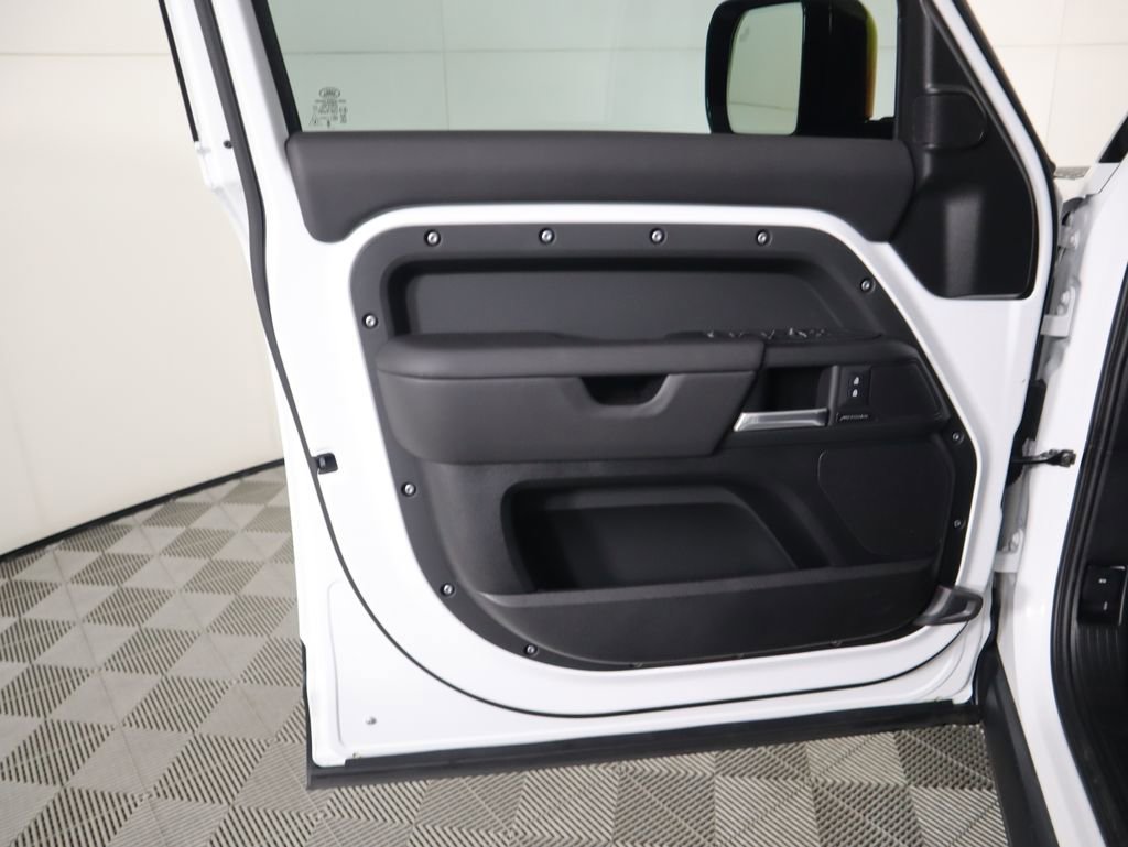 New 2025 Land Rover Defender 110 S image 26