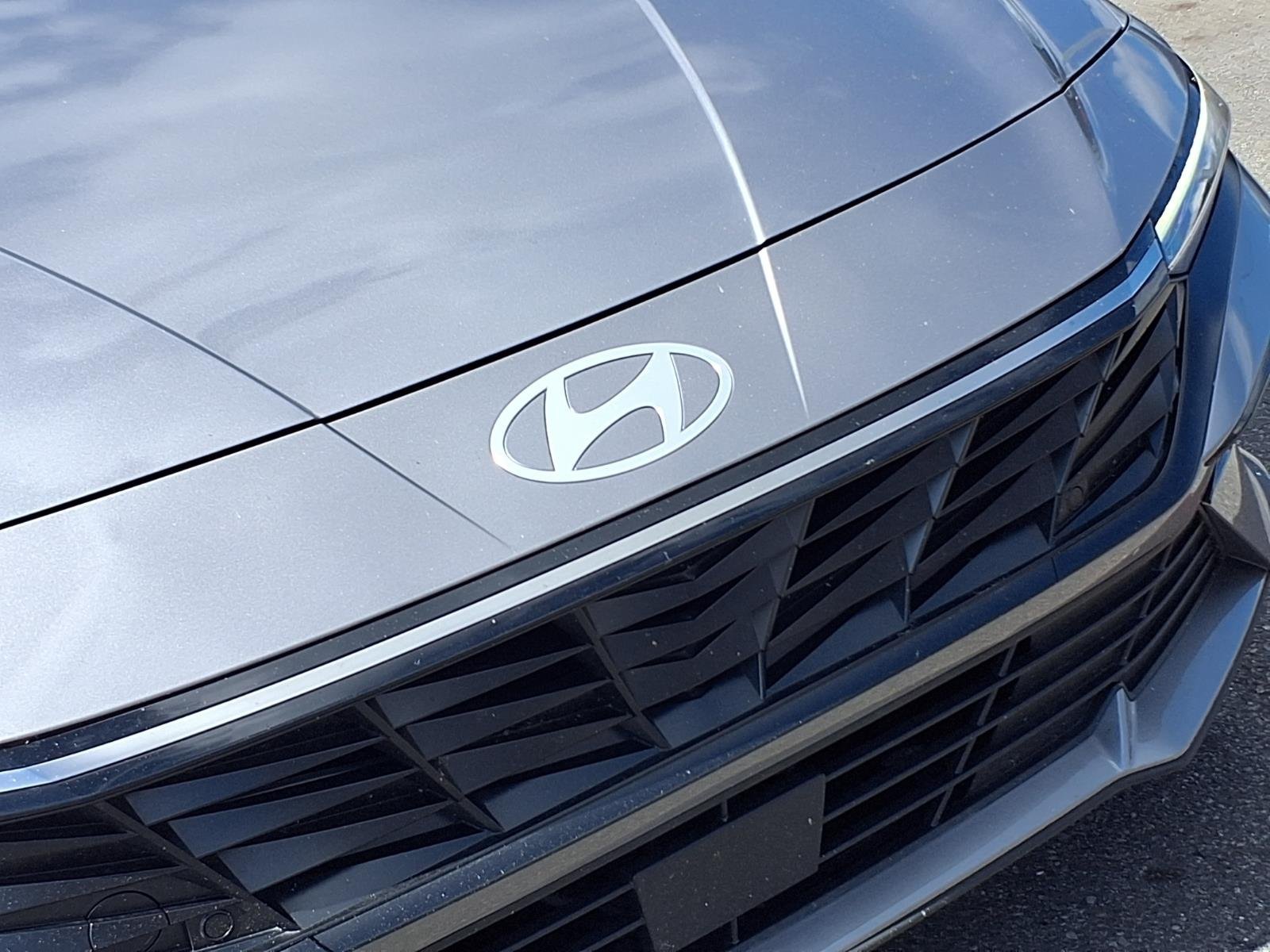 Used 2025 Hyundai Elantra Limited FWD image 32
