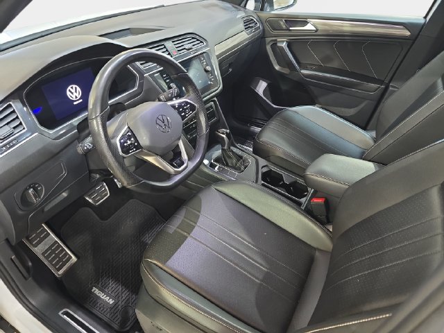 Used 2024 Volkswagen Tiguan SE R-Line FWD image 13