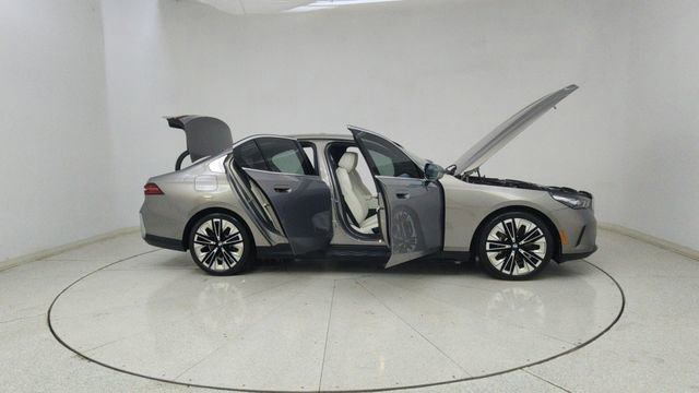 Used 2025 BMW 530i RWD image 75