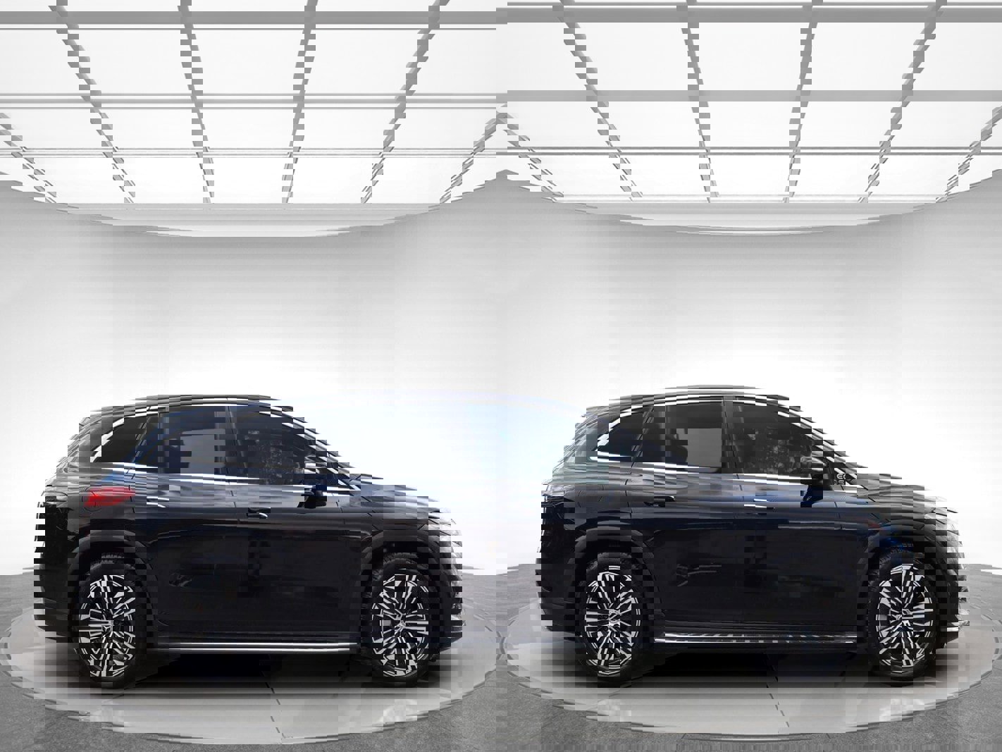 Used 2025 Mercedes-Benz EQS 450+ 4MATIC SUV w/ Winter Package image 4