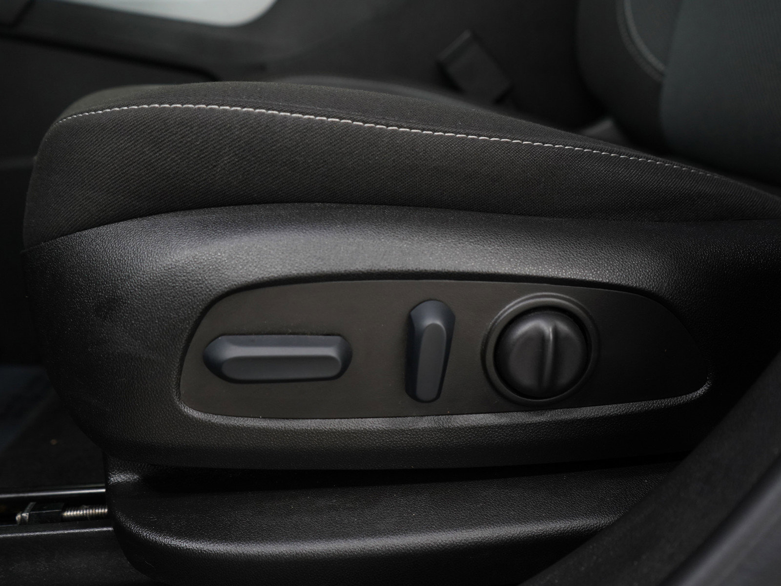 Used 2023 Chevrolet Blazer LT w/ Driver Confidence Package image 23