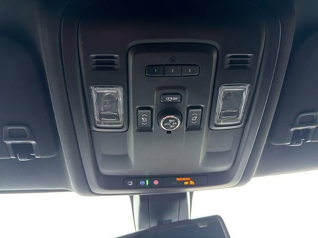 Used 2021 Chevrolet Suburban Z71 w/ Z71 Off-Road Package AWD/4WD image 32