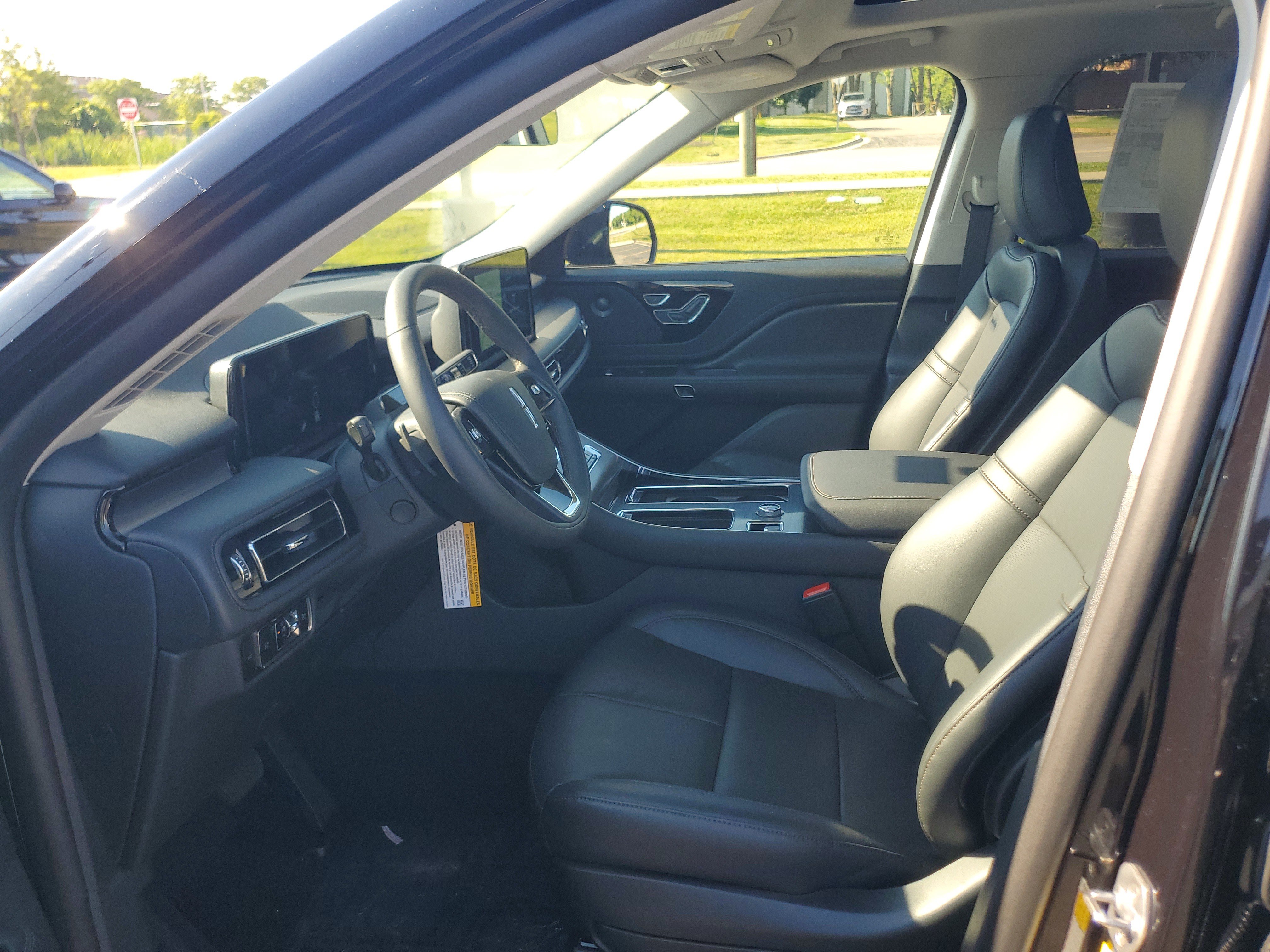 New 2026 Lincoln Aviator AWD image 11