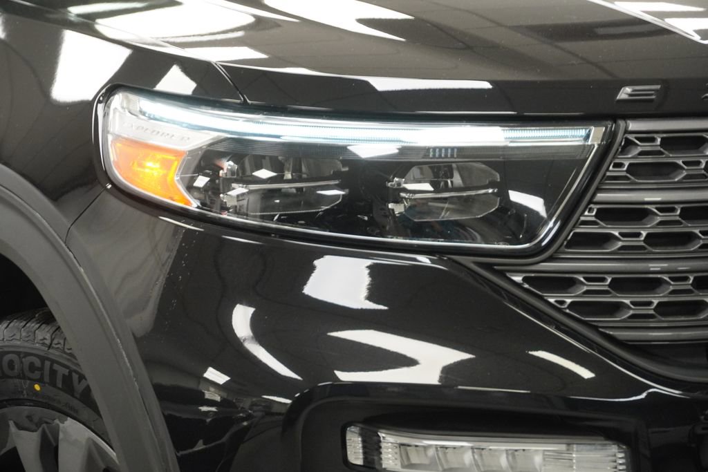 Used 2022 Ford Explorer XLT w/ Equipment Group 202A image 7