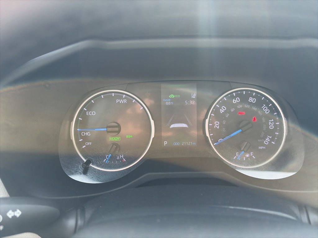 Used 2022 Toyota RAV4 XLE Premium image 9