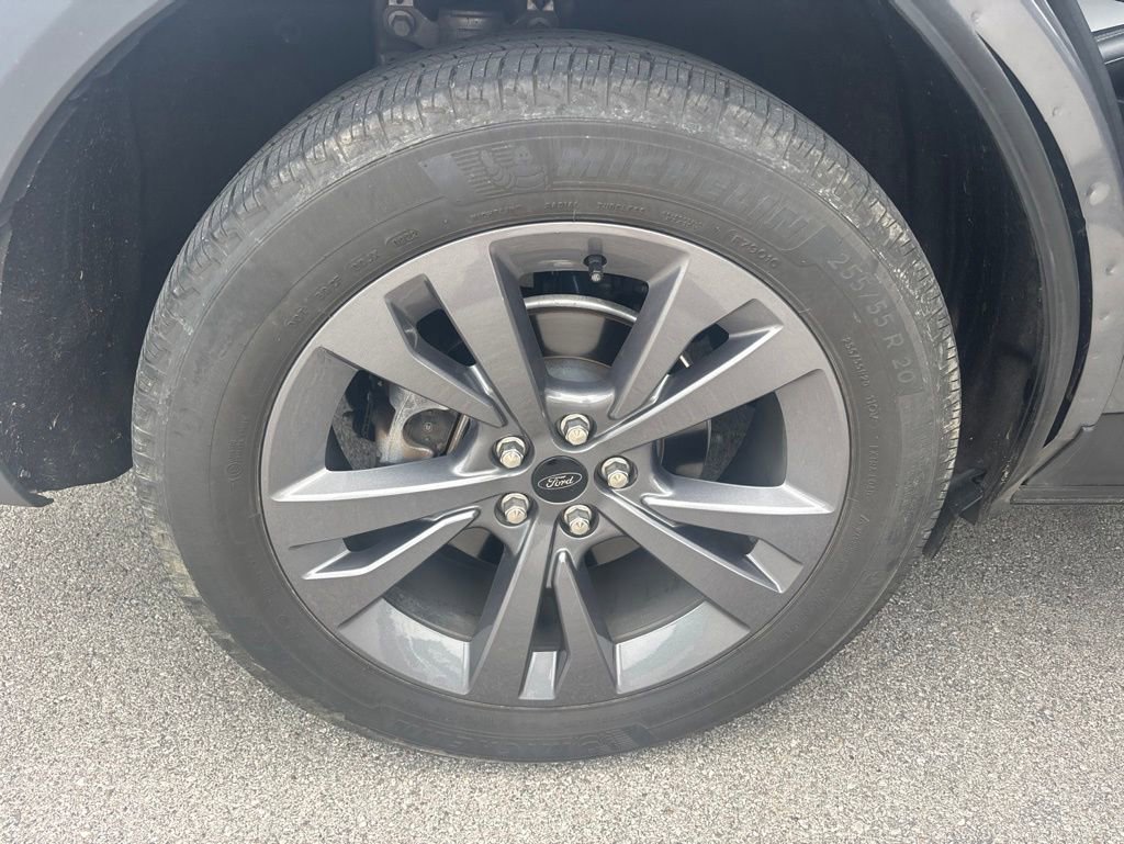 Used 2022 Ford Explorer XLT w/ Equipment Group 202A AWD/4WD image 10
