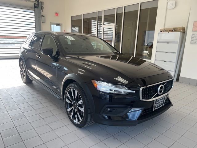 Used 2021 Volvo V60 T5 Cross Country w/ Climate Package image 5