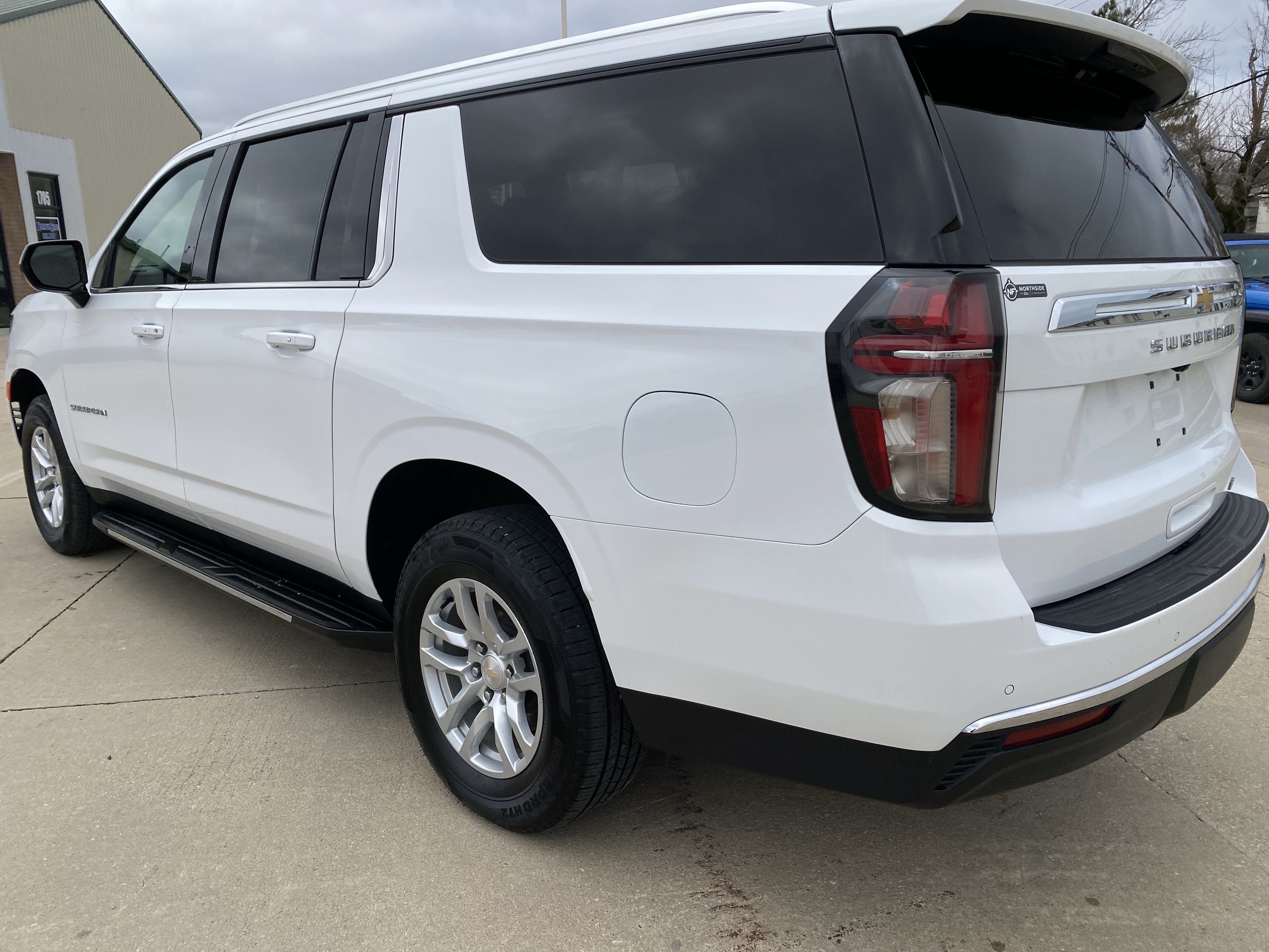 Used 2023 Chevrolet Suburban LT AWD/4WD image 7