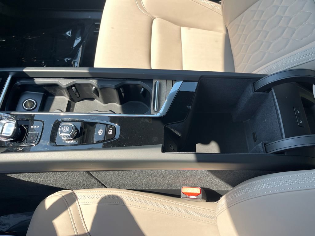 Used 2026 Volvo XC60 B5 Plus w/ Protection Package Premier image 32