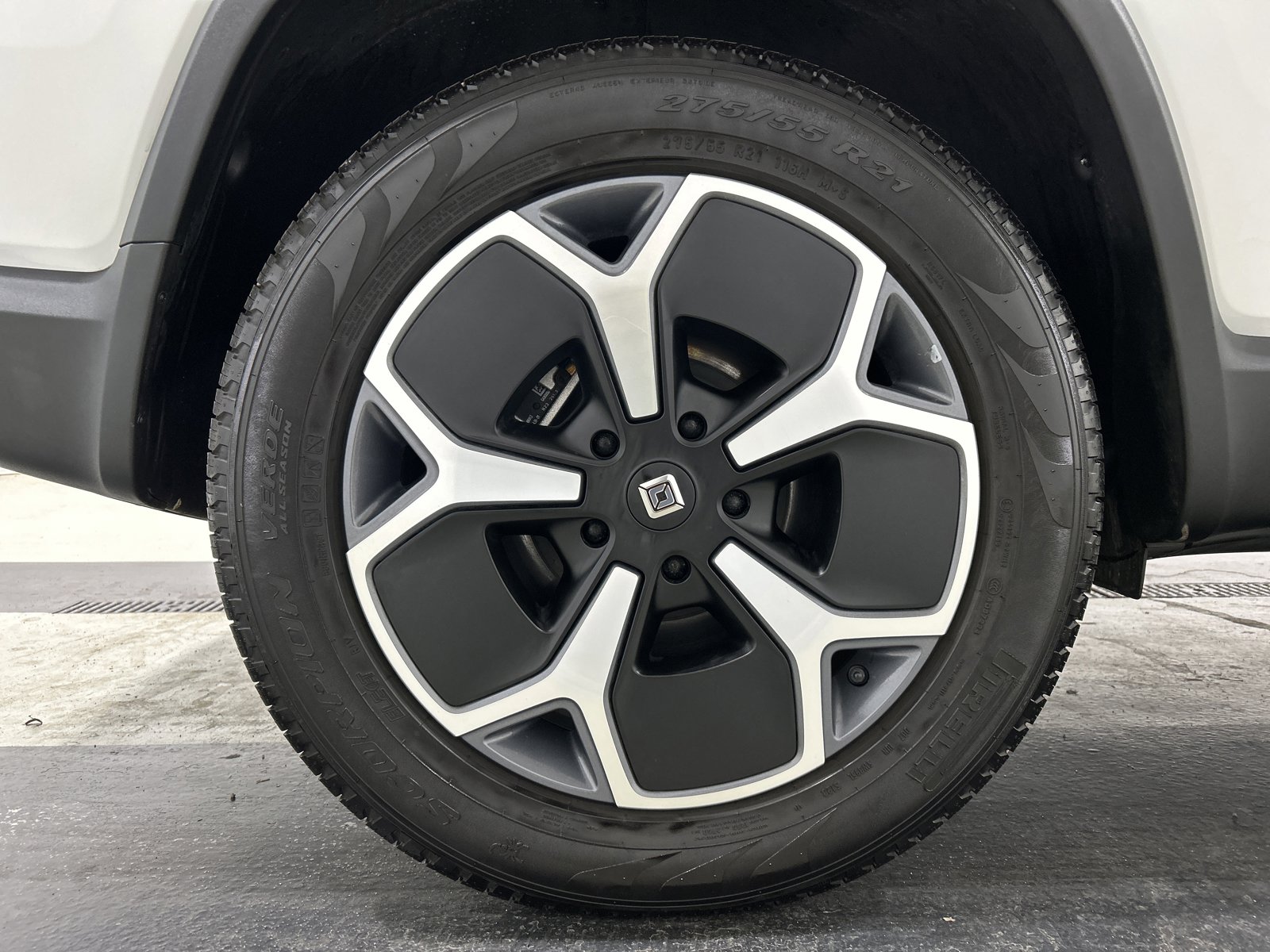 Used 2024 Rivian R1S Adventure image 12