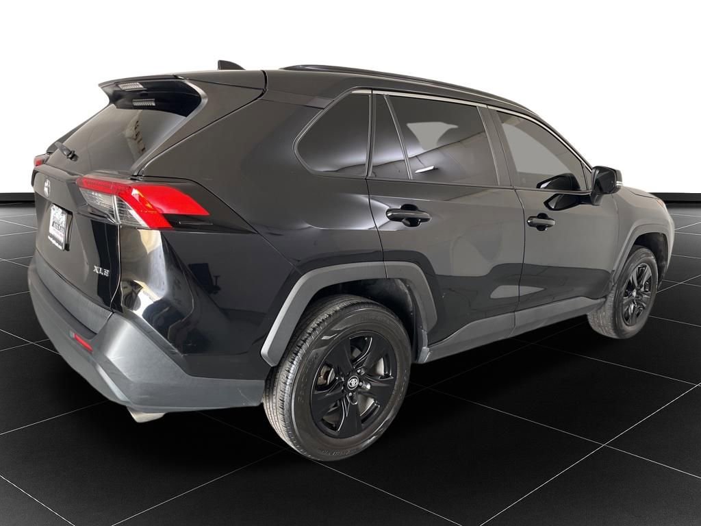 Used 2021 Toyota RAV4 XLE image 5