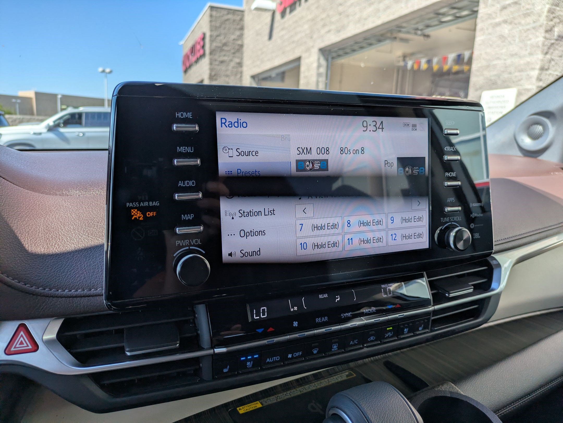 Used 2024 Toyota Sienna Platinum FWD image 21