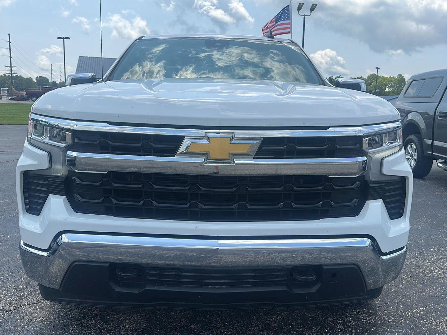 Used 2025 Chevrolet Silverado 1500 LT AWD/4WD image 2