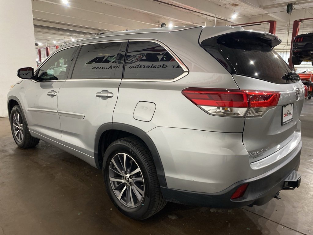 Used 2017 Toyota Highlander XLE image 6