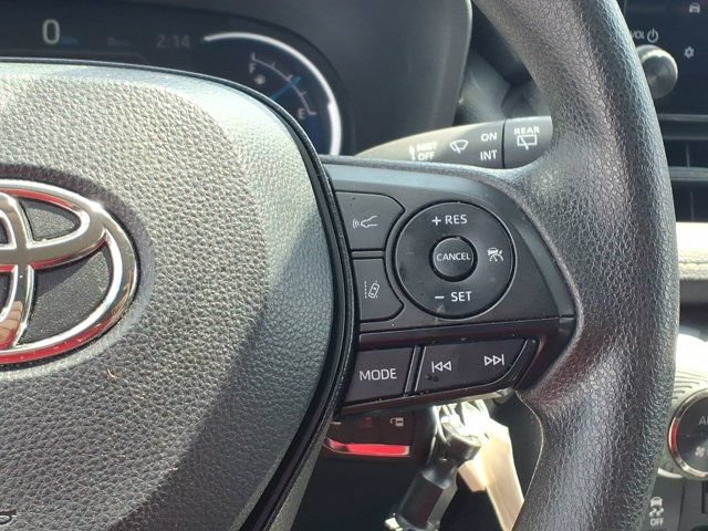 Used 2024 Toyota RAV4 LE AWD/4WD image 19