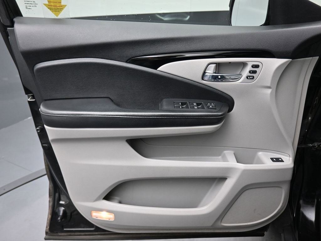 Used 2016 Honda Pilot Touring image 9