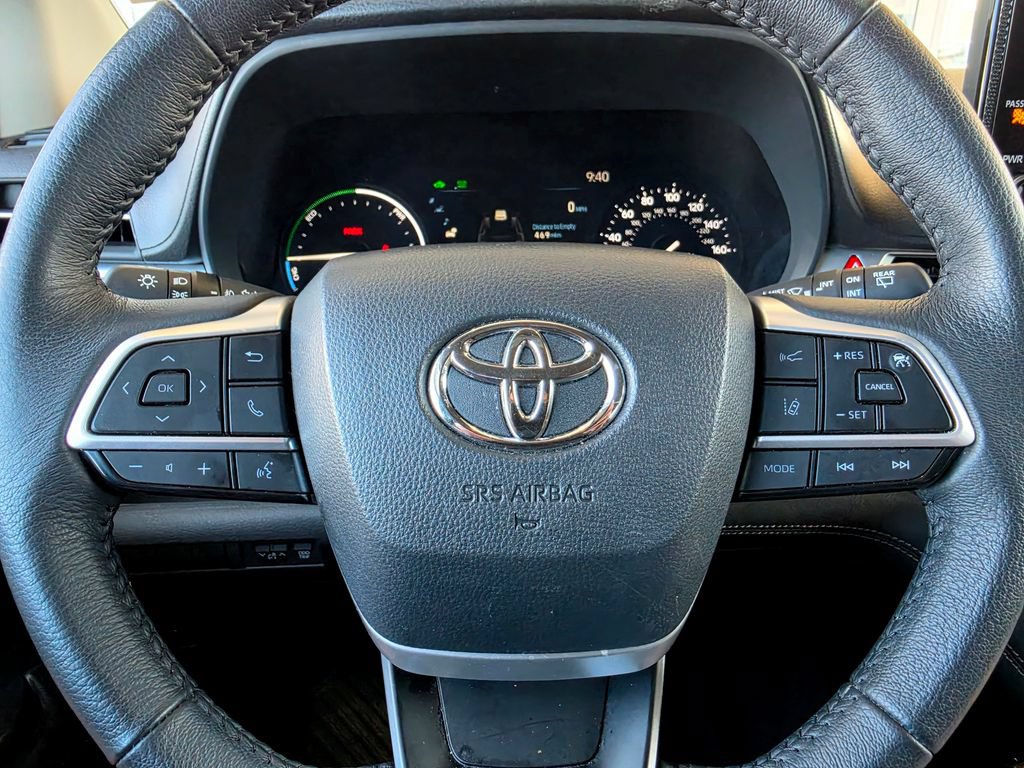 Used 2025 Toyota Sienna XLE FWD image 19