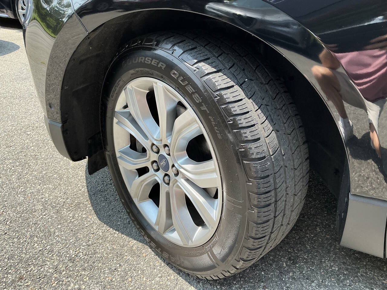 Used 2019 Ford Edge Titanium w/ Equipment Group 301A AWD/4WD image 8