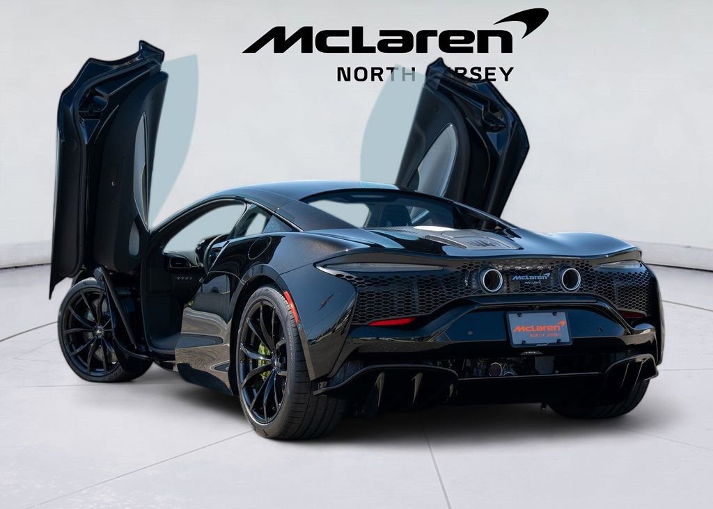 New 2025 McLaren Artura image 14