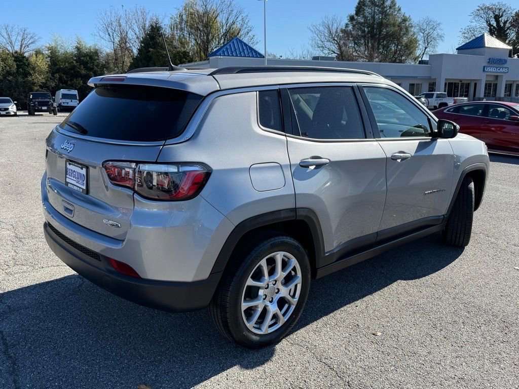 Used 2022 Jeep Compass Latitude image 4