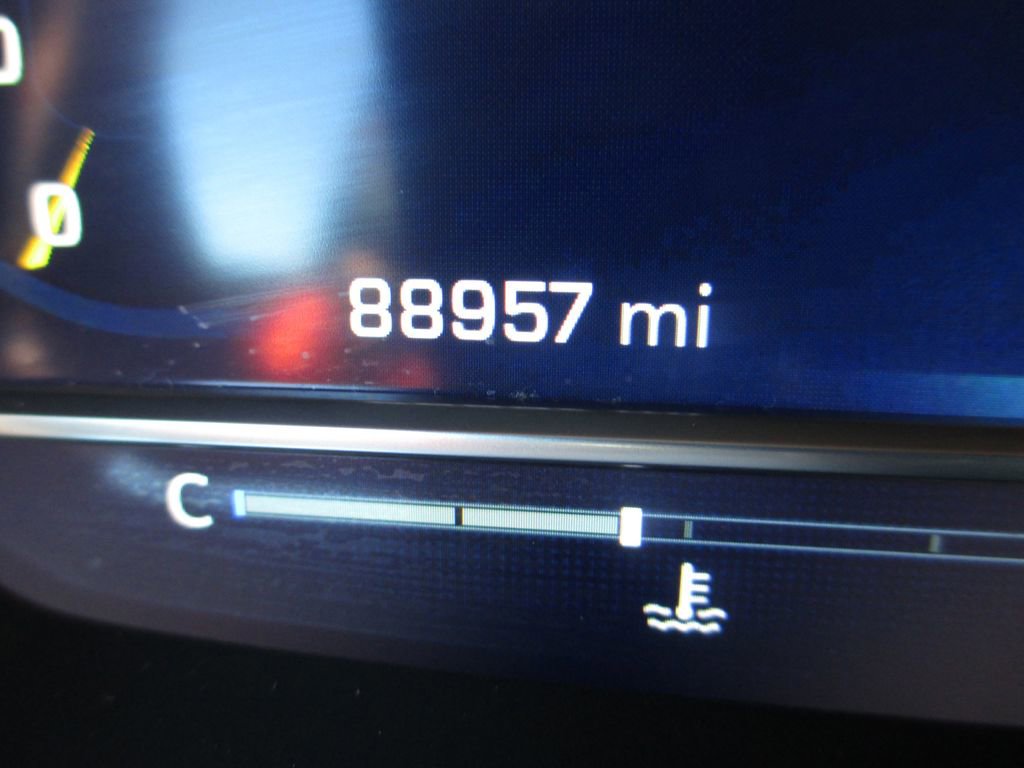 Used 2023 Chevrolet Suburban RST w/ Luxury Package image 37