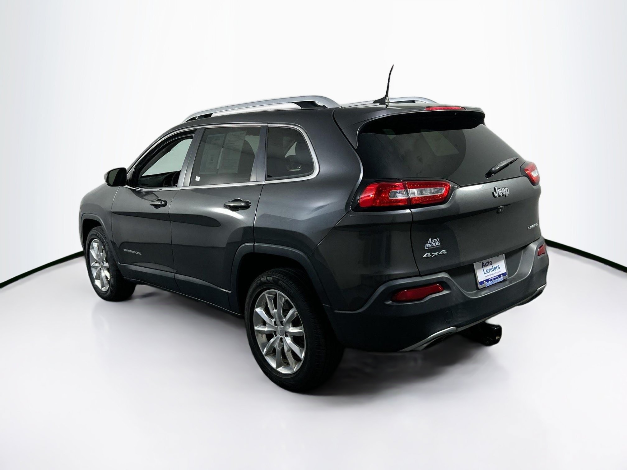 Used 2017 Jeep Cherokee Limited w/ Luxury Group AWD/4WD image 7